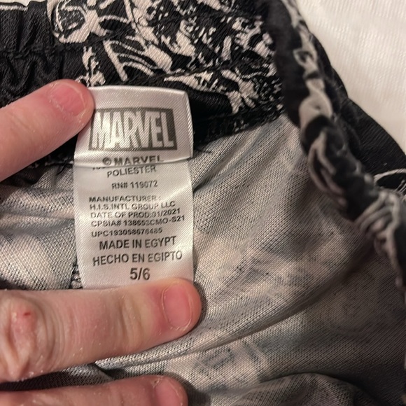 Marvel Comic shorts.  Boys size 5/6 with elastic waist. - Picture 4 of 5